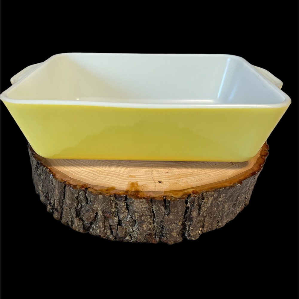 Pyrex yellow casserole dish.